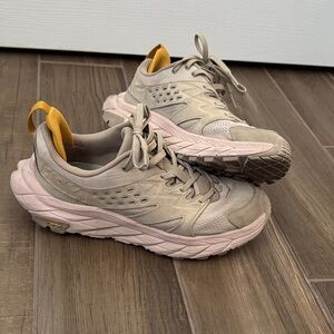 Hoka | Anacapa Breeze | Tan and Pink | Free People | 9
